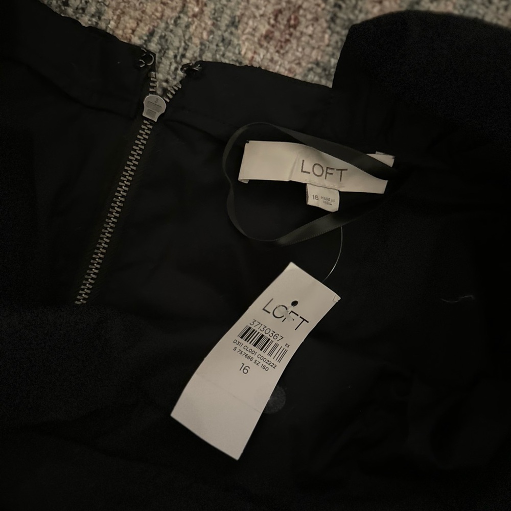 LOFT Black Ruffled Crop Top - Picture 3 of 3